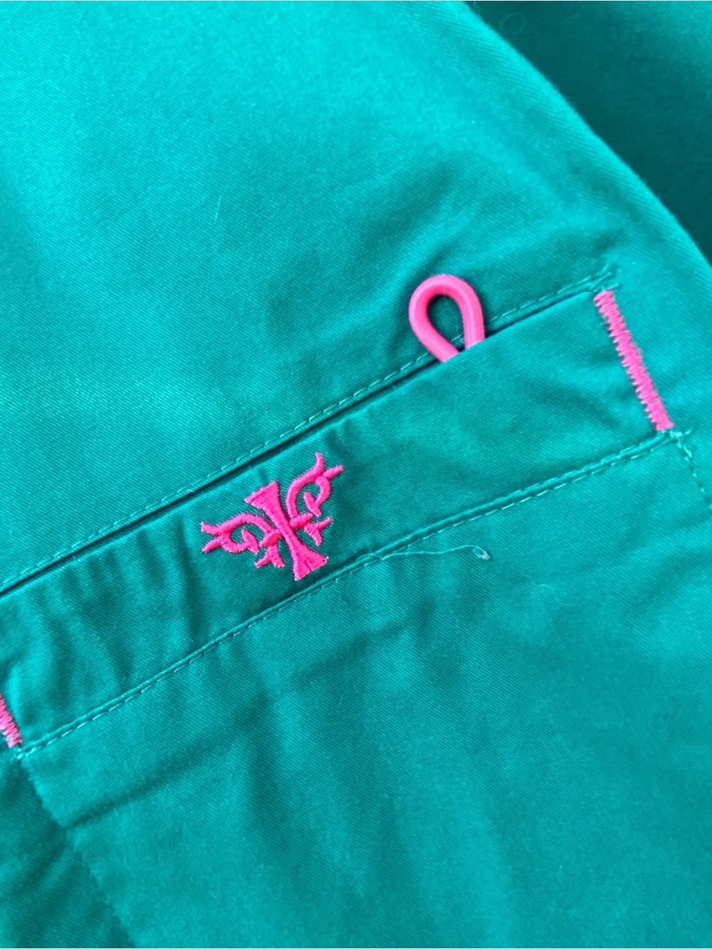 Med Couture scrub top. green/fuchsia. SZ M. Style: 8403. like new.